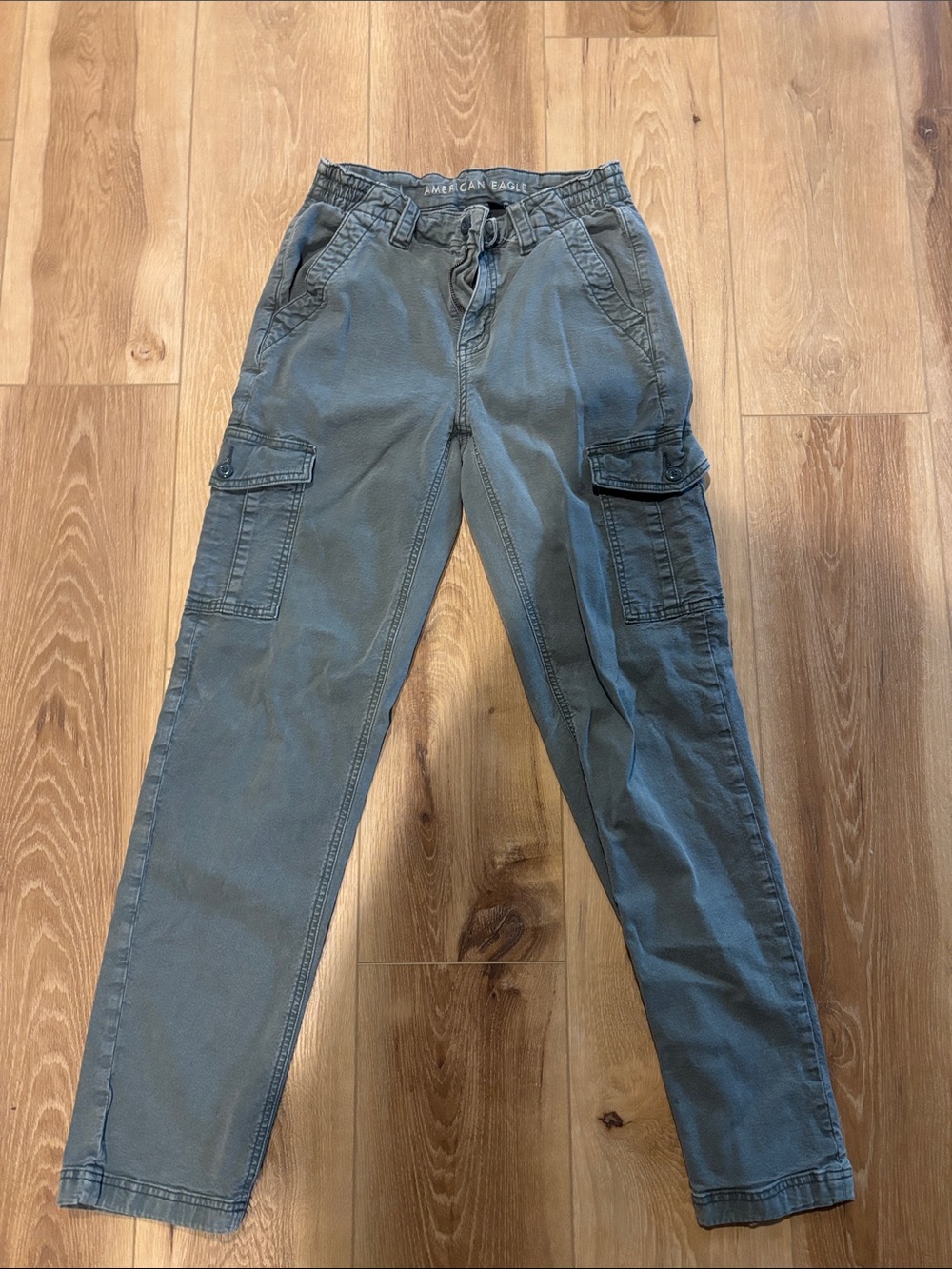 American Eagle Outfitters Men's Olive Cargo Pants with Drawstring Waist